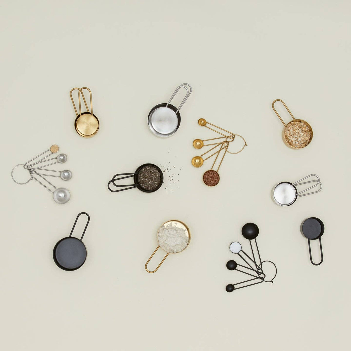 SIMPLE MEASURING CUPS - BLACK